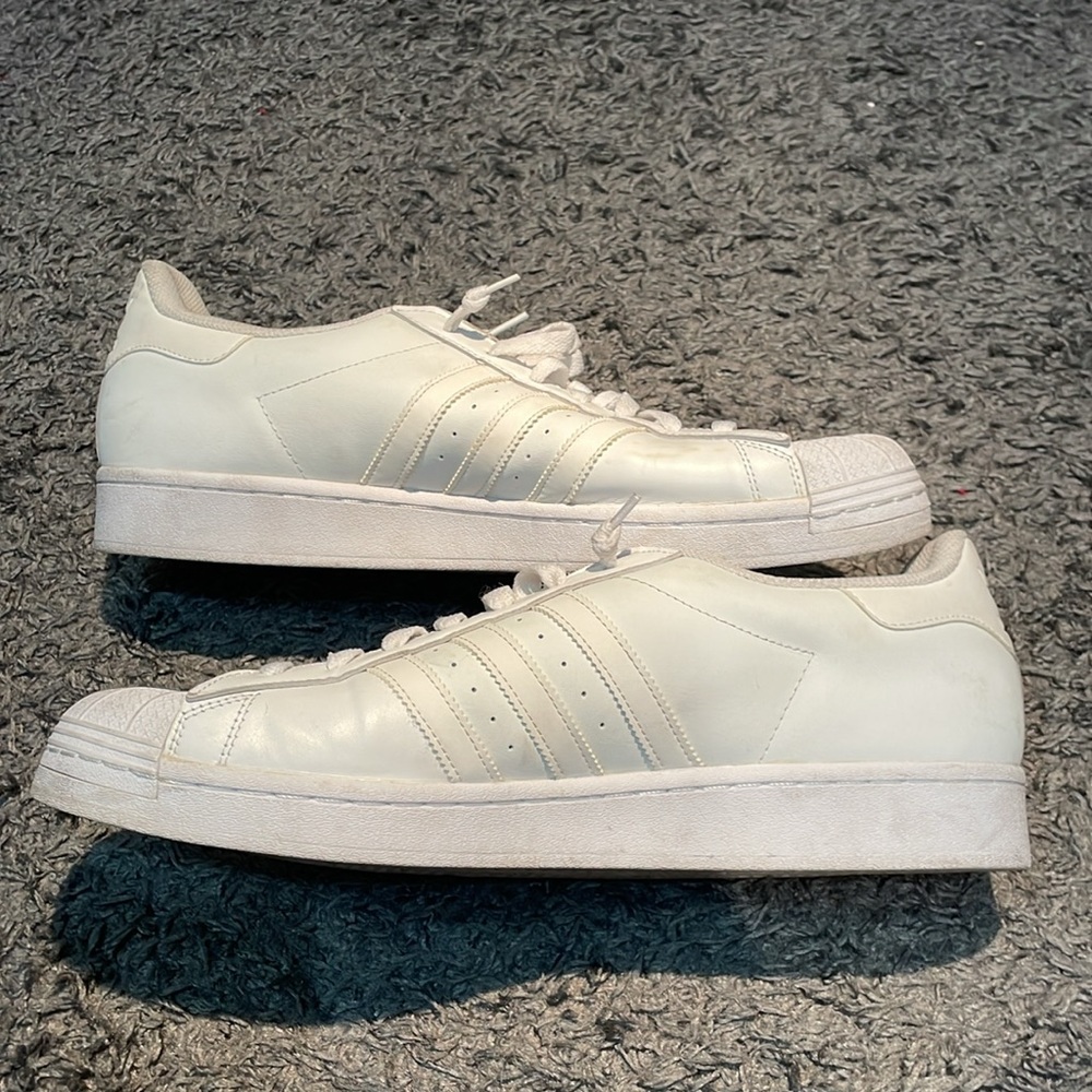 White adidas superstar - Picture 2 of 8